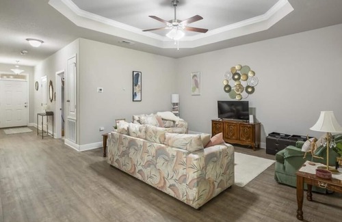 Milton House | Single Family Home in quiet neighborhood