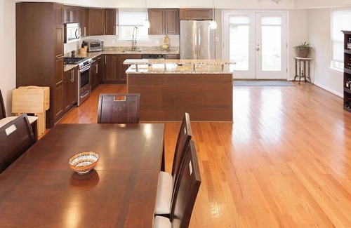 Woodridge House | Single family Home Near IV city