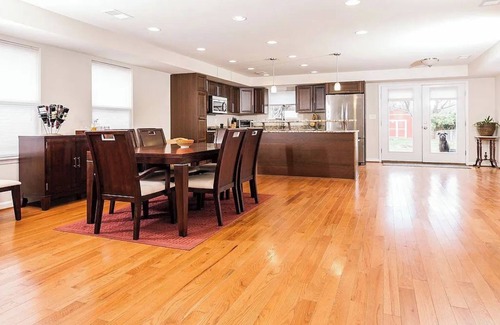 Woodridge House | Single family Home Near IV city