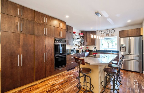 Avondale House | Single Family Home with 3 Bedrooms + Attic with 2 beds