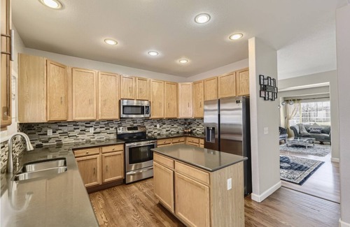 Centennial House | Single Family Near Denver Large home 5bed/4bath. Pet friendly