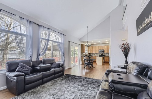 Centennial House | Single Family Near Denver Large home 5bed/4bath. Pet friendly