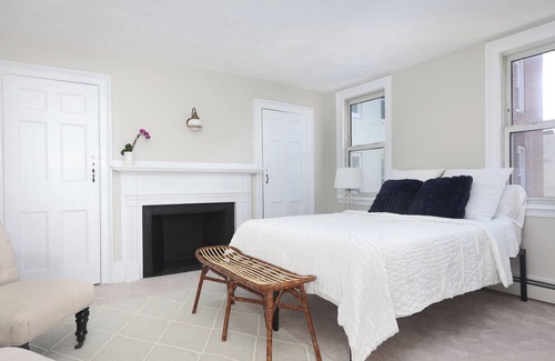 Thompson Square - Bunker Hill House | Single family - One Block to the Historic Bunker Hill Monument!