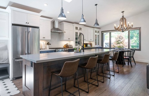 Old Town Historic District House | Single Level Luxury 2 Bdrm w/Ensuites in Old Town ❤️️ Niagara on the Lake