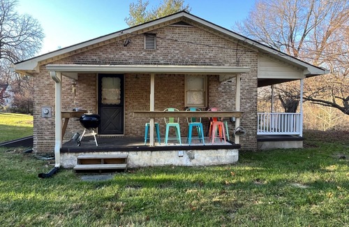 Millville House | Single Level, 3 Bedroom Home In Between Harper's Ferry & Casino.