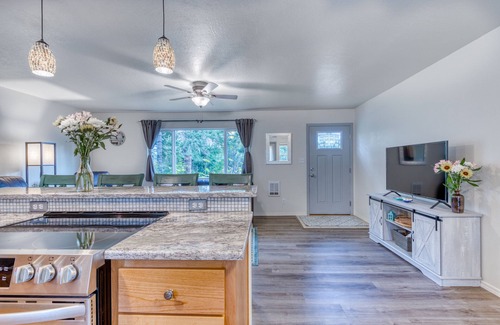 Bandon House | Single-level, dog-friendly home w/private fenced-in yard & easy beach access