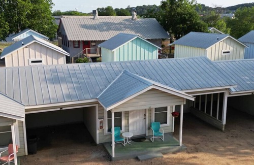 Kerrville Cabin | Single Level Double Queen Cabin w/Carport #3