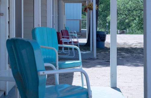 Kerrville Cabin | Single Level Double Queen Beds Cabin 2 w/Carport