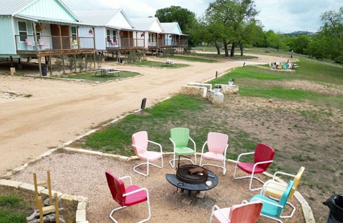 Kerrville Cabin | Single Level Double Queen Beds Cabin 2 w/Carport