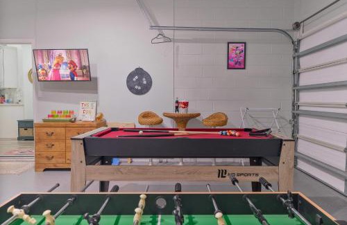 Four Corners House | Single-Level Home w Heated Pool & 9MI to Disney