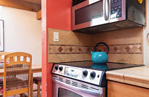 Northeast Santa Fe Hotel | Single-level, Walk to Plaza, Hot Tub, Pool, Kiva Fireplace, Sleeps 4