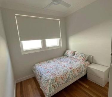 Burraneer House | Single Private Room-Charming bayside home
