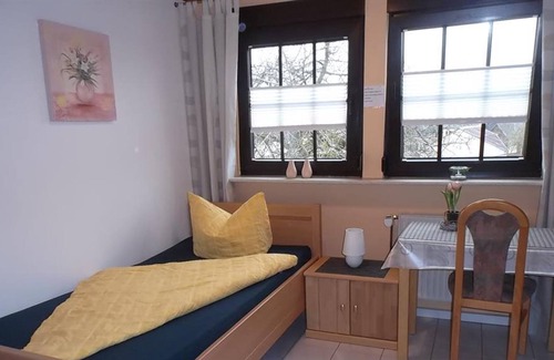 Anschau Apartment | Single room (in the basement) with shared bathroom / toilet - Ferienwohnung Familie Schmitz