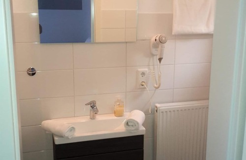 Friedrichstadt Bed & Breakfast | Single Room - Pension Marktblick - bed & breakfast