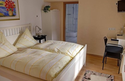 Hillesheim Bed & Breakfast | Single Room Shower/WC (NR) - Gästehaus Kloep