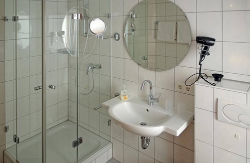 Hillesheim Bed & Breakfast | Single Room Shower/WC (NR) - Gästehaus Kloep