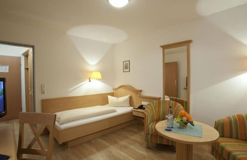 Oberammergau House | Single Room with Shower - Parkhotel Sonnenhof