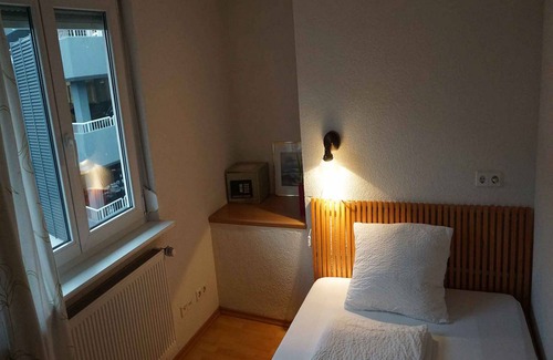 Unterwiehre-Nord House | Single room with shower and WC