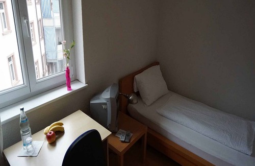 Unterwiehre-Nord House | Single room with shower and WC