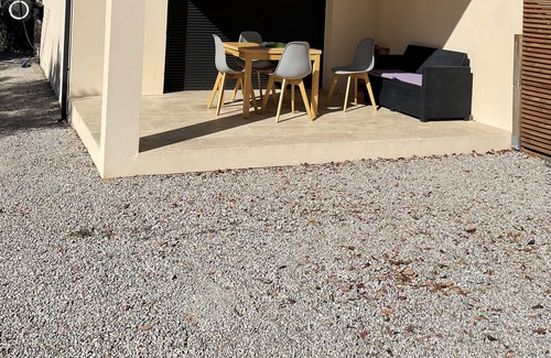 Cuttoli-Corticchiato House | Single-storey accommodation crossing on 2 North and South terraces.