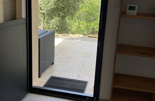 Cuttoli-Corticchiato House | Single-storey accommodation crossing on 2 North and South terraces.