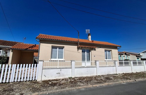 Port District House | Single-storey house in Châtelaillon-Plage 500m from ocean for 6 people, garden, BBQ