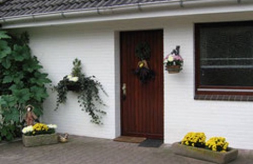 Stickenbuttel Apartment | Single-storey apartment not far from Duhnen. Quiet area with garden