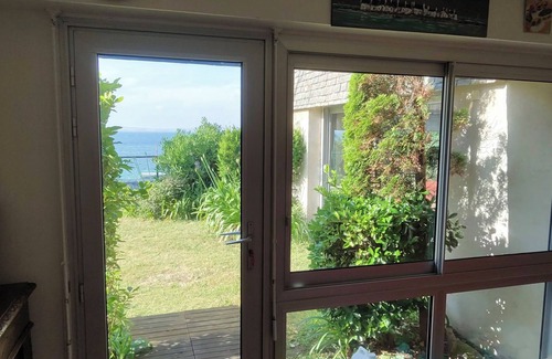Treboul House | Single-storey house with sea view, 2 stars, with garden, pedestrian walkway, parking