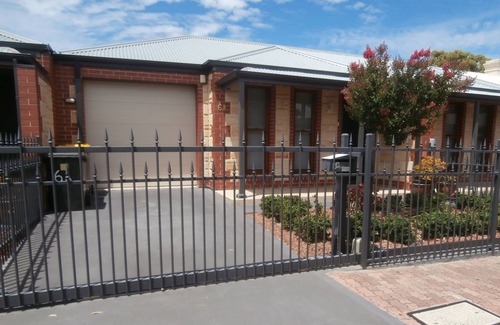 Glenelg North House | Single Storey Luxury Home Great Quiet Location 1.3 kms walk to Jetty Rd Shopping