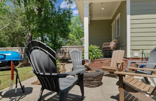 Columbus House | Single Story Fire Pit Updated Close to Downtown