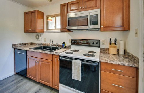 Northeast Virginia Beach House | Single-Story Virginia Beach Home w/ Backyard!