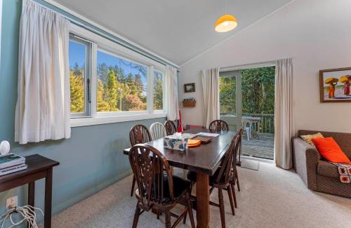 Turangi House | Singlee - Turangi Holiday Home