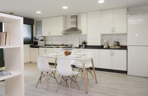 Penya-roja Apartment | Singular Stays Alameda I