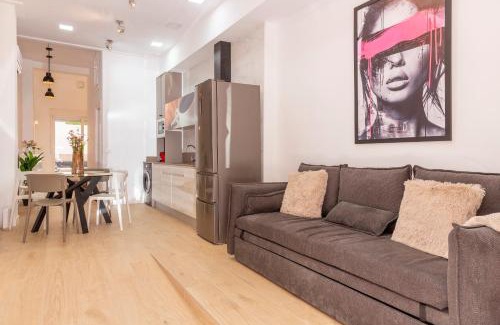 Nou Moles Apartment | SingularStays Olimpia