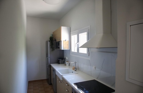 Petaleia Cottage | Sinies Cottage is a traditional 2 floor stone house