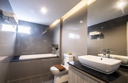 Lat Krabang Hotel | Sinsuvarn Airport Suite