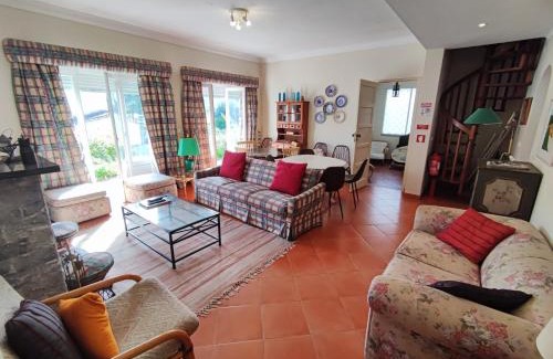Banzao House | Sintra, traditional rustic V4 house in Colares, Sintra