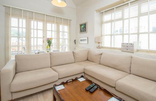 Little Haven House | Siop Yr Hen Gigydd