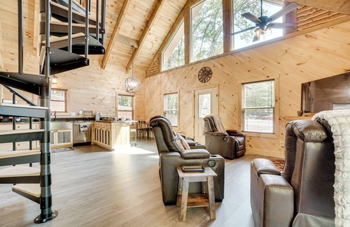 Cleveland Cottage | Sip, Hike & Explore: Sleek Retreat in Cleveland!