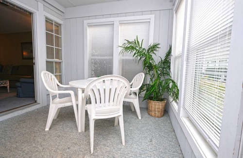 Pawleys Island Villa | Sip, Stay, Stargaze Emerald Green 2BR 2BA