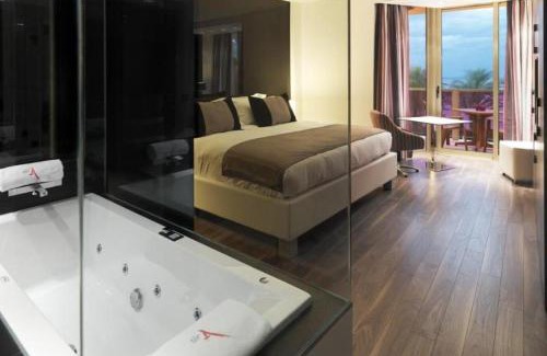 Arona Resort | Sir Anthony