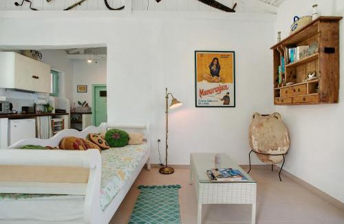 Korithi House | Sira Stonehouse l