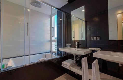San Antonio Bay Hotel | Sirenis Seaview Country Club