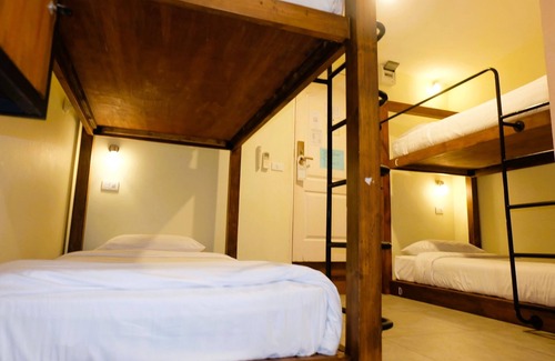 San Chao Pho Suea Hotel | Siri Poshtel Bangkok