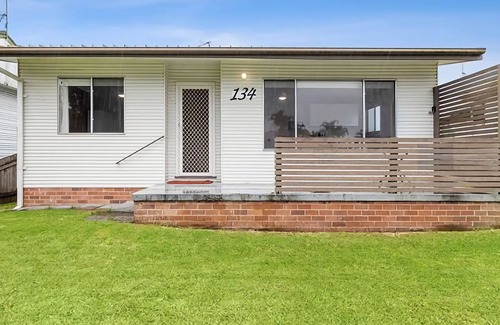 Batemans Bay House | Siris at The Bay - walk to the beach