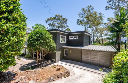 Avalon Beach House | Sirius above Clareville Beach