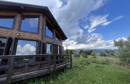 Sirnea Ski Chalet | Sirnea Chalet, Spectacular Cabin in Piatra Craiului National Park