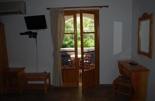 Parikia Apartment | Siroco's Rooms And Studios