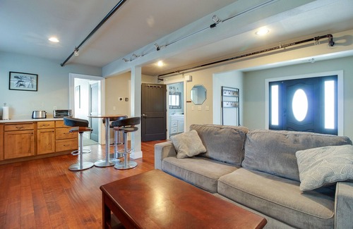 Sisters House | Sisters Home Lower - One bedroom/One bath - Sleeps upto 5