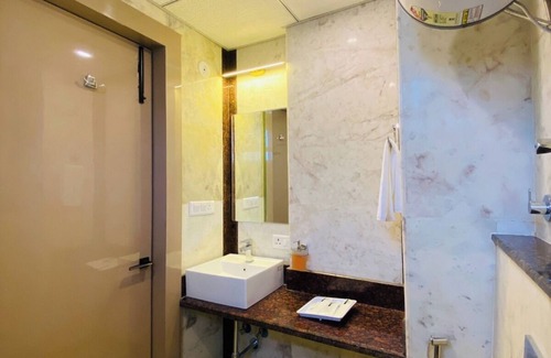 Kota Hotel | SITEVI INN & SUITES